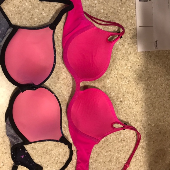 Victoria secret/Pink bras.  32c. - Picture 2 of 4
